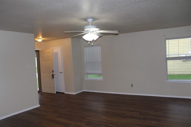 Building Photo - 1726 Serenata Ln