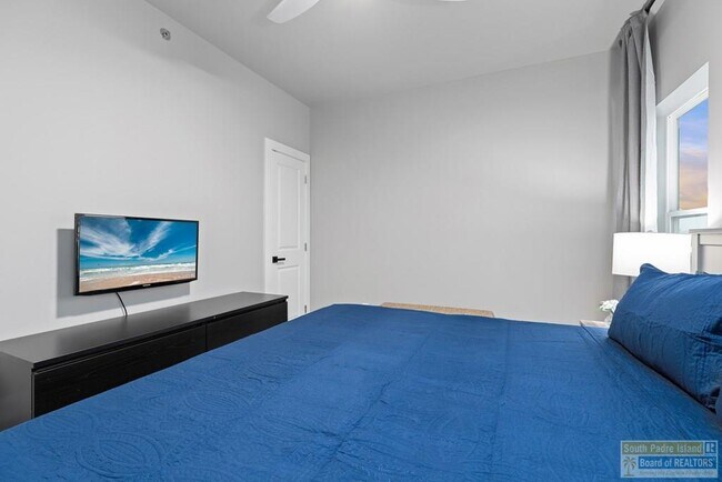 Building Photo - 111 W Sunny Isle Dr