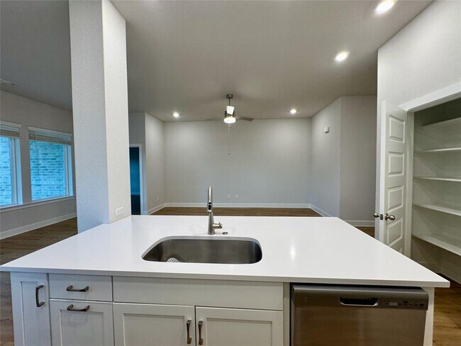 Building Photo - 509 Three Feathers Ct