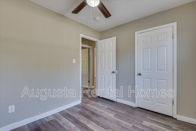 Building Photo - 3638 Madrid Dr N