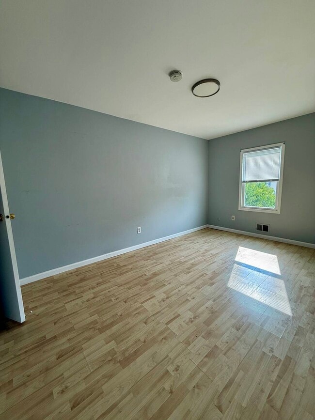 Building Photo - 24 Redbud Rd