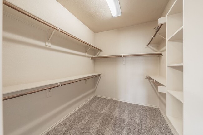 Building Photo - Excellent 3 bedroom plus office in Villages at Edgecliff