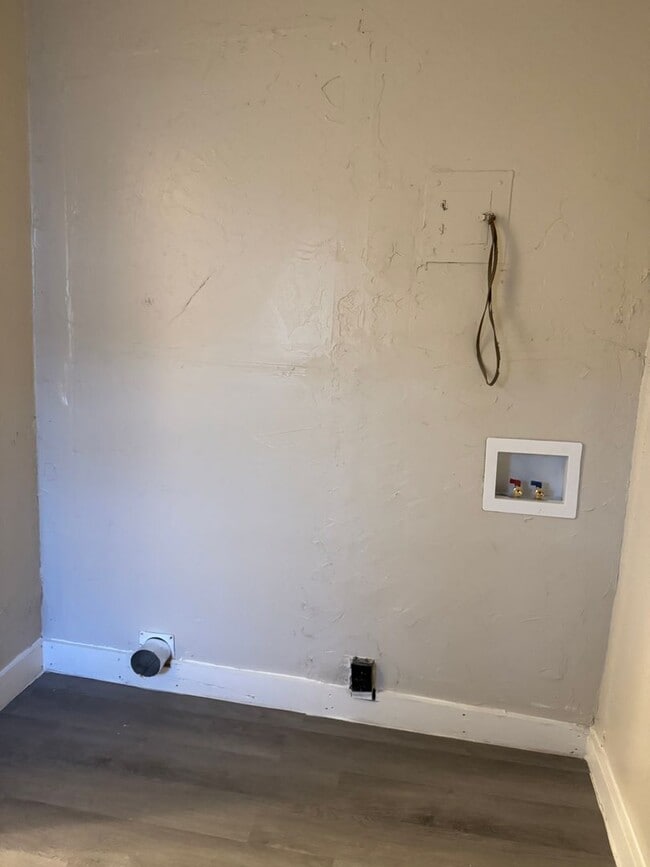 Building Photo - Gables Home