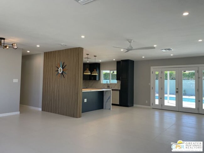Building Photo - 505 E Molino Rd