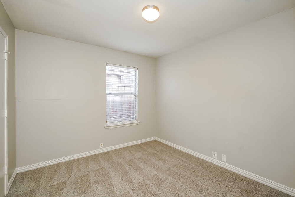 Building Photo - 1001 Springcreek Dr