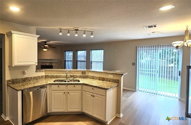 Building Photo - 209 Storm Mt Rd