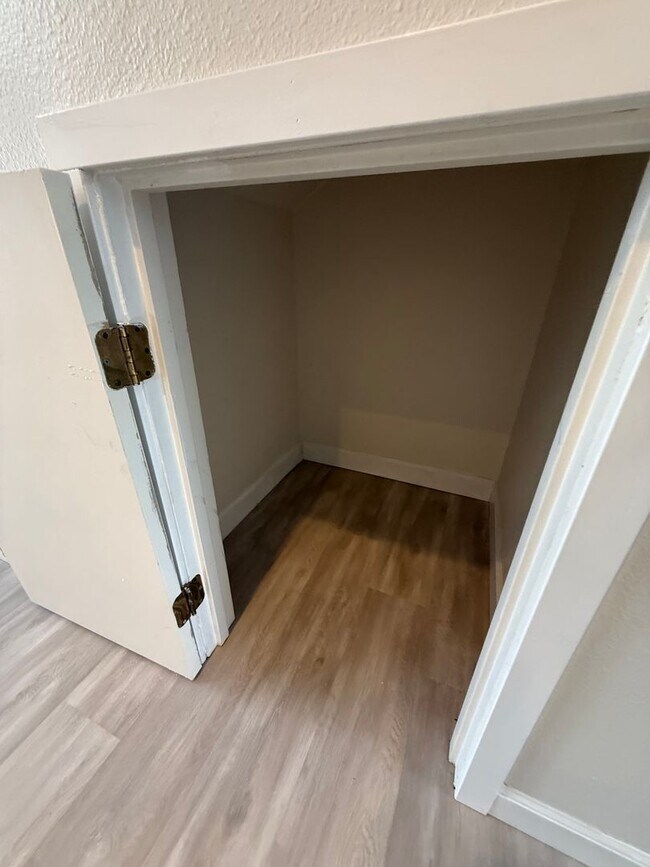 Building Photo - Beautiful Hayden Bay Condo with Mount Hood, River and Marina Views!