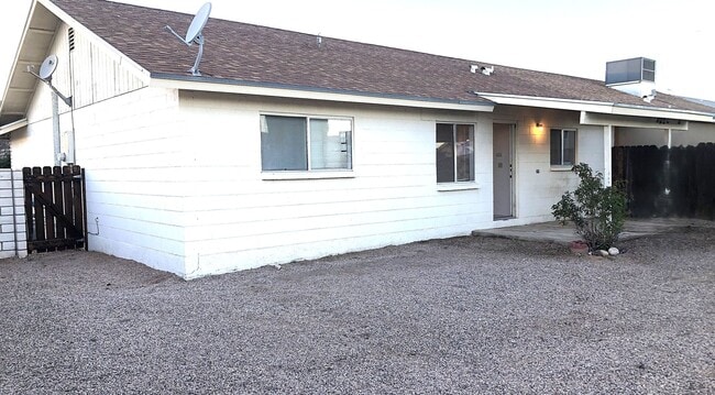 Building Photo - Canyon Shadows Great 2+2!