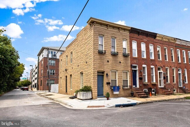 Building Photo - 1946 Light St