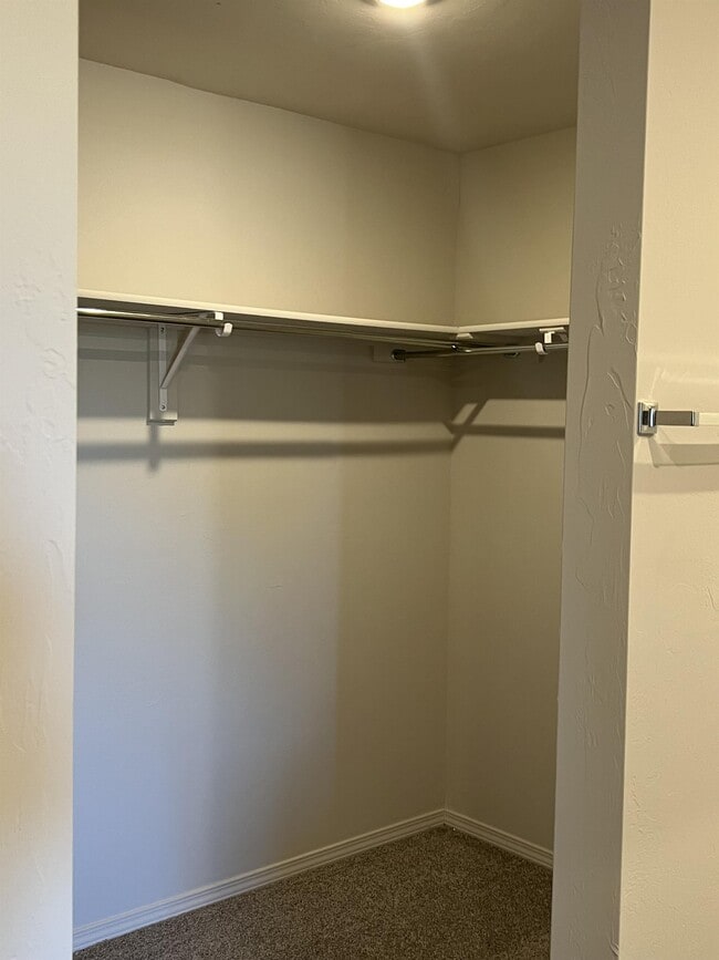 Building Photo - 561 SE 3rd Ter