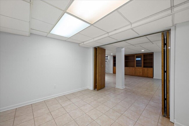 Building Photo - 2739 Yorkshire Rd