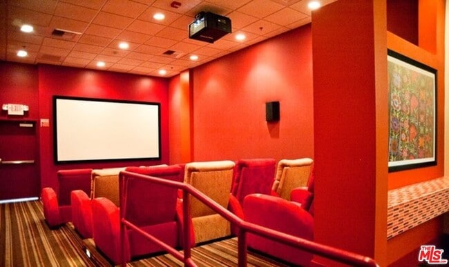 Building Photo - 645 W 9th St