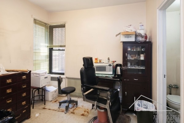 Interior Photo - 20 Plaza Street E.