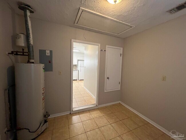 Building Photo - 842 Amberway Dr