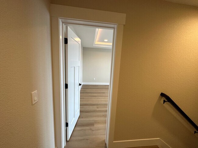 Building Photo - 616
