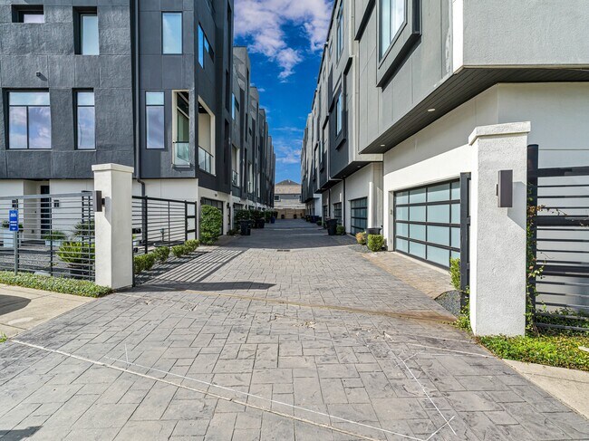 Building Photo - 1520 Malone St