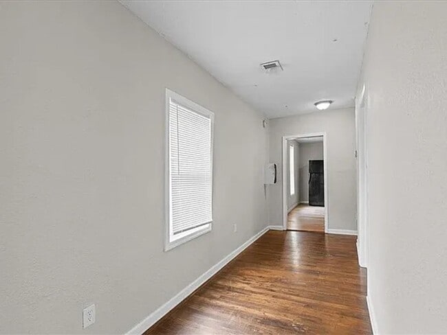 Primary Photo - 1646 Bennington Ave