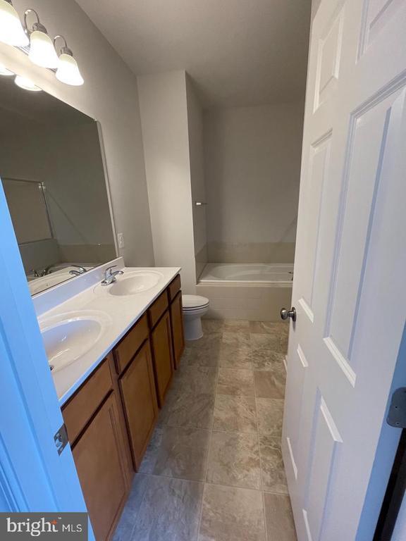 Building Photo - 202 Norland Knoll Dr
