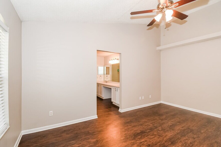 Building Photo - 1946 Running River Rd