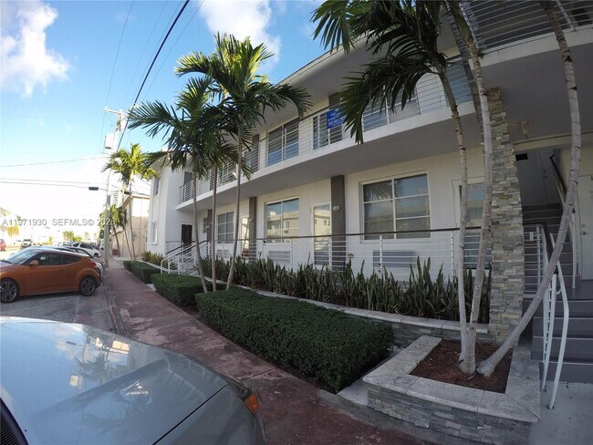 Building Photo - 540 74th St