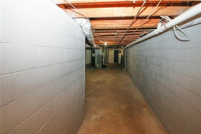 Building Photo - 840 Howard Ct SW