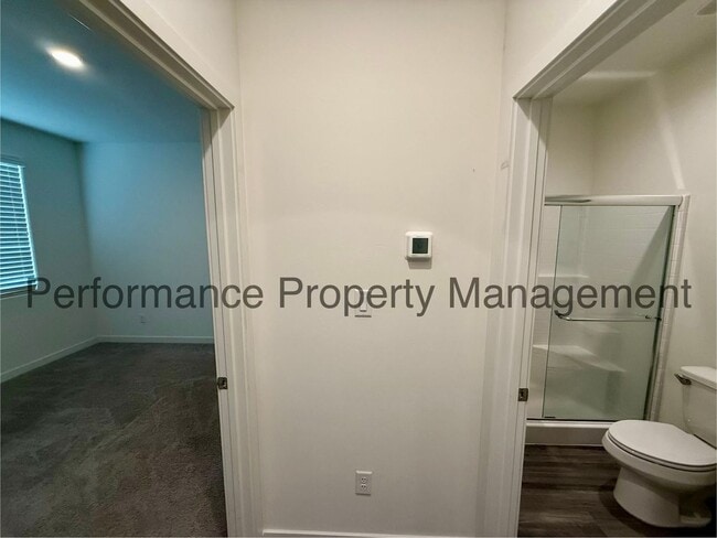 Building Photo - Stunning 4 Bed/3 Bath Belcourt Seven Oaks Home w/ $0 Deposit Option & More