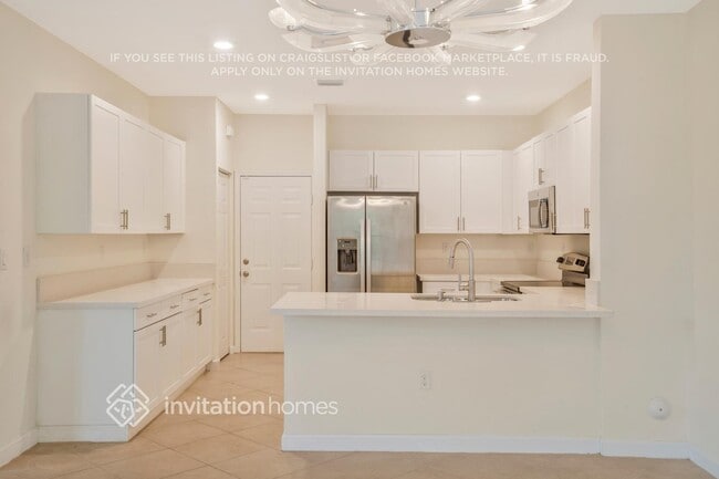 Building Photo - 132 NE 27th Terrace