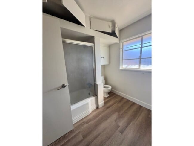 Building Photo - Old fig charm, big trees, spacious home, newly painted, new floors