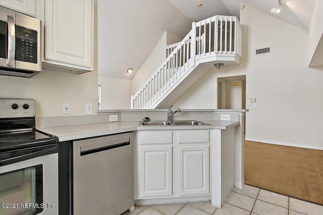 Building Photo - 13703 Richmond Park Dr N