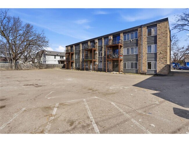 Building Photo - 2740 Pleasant Ave