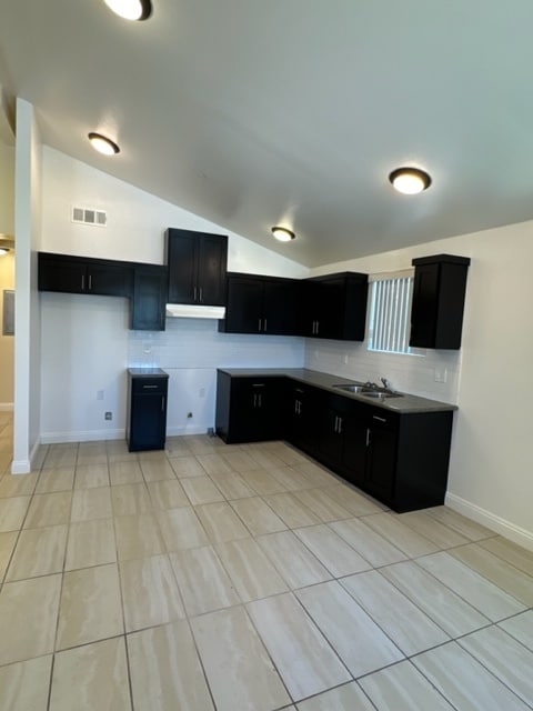 Building Photo - 3426, 3426 1/2, 3428 S Norton Ave