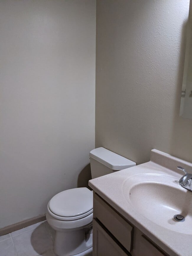 Building Photo - Stunning Golden Townhouse On Top of The World!