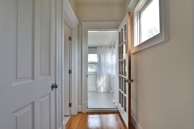 Building Photo - 398 W 5th Ave