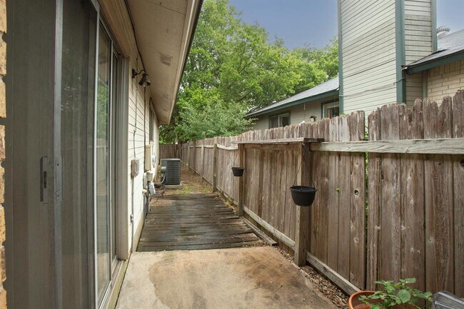 Building Photo - 9902 Brasher Dr