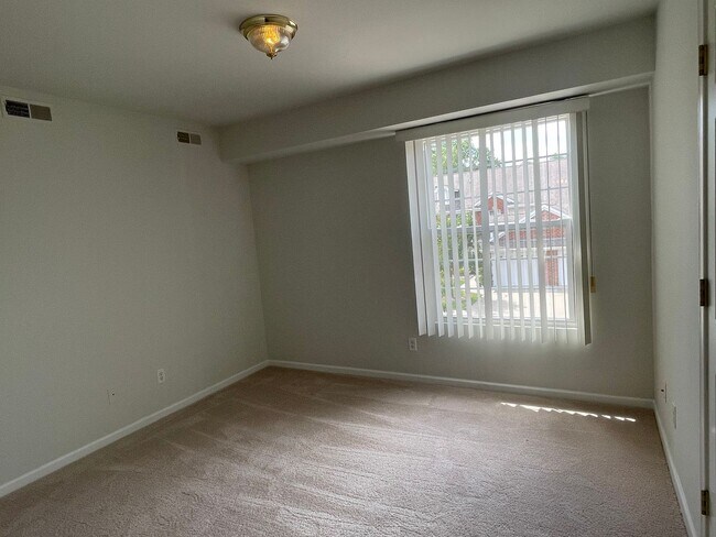 Building Photo - 8210 W Annsbury Cir