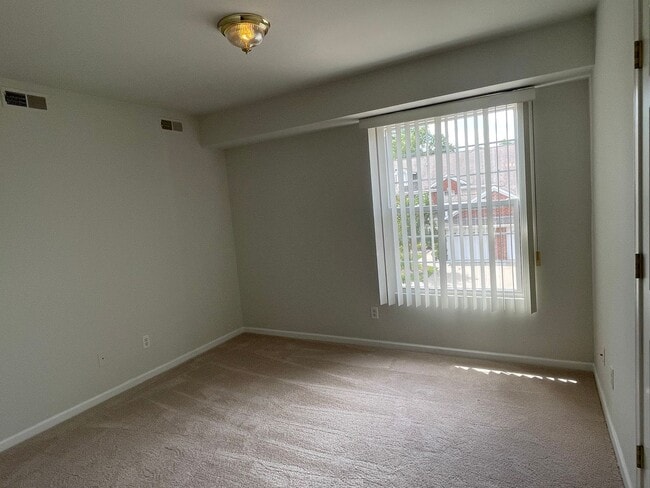 Building Photo - Shelby Township 2 Bedroom, 2 Bath Condo-Style Apartment, ATT. Garage & Pool