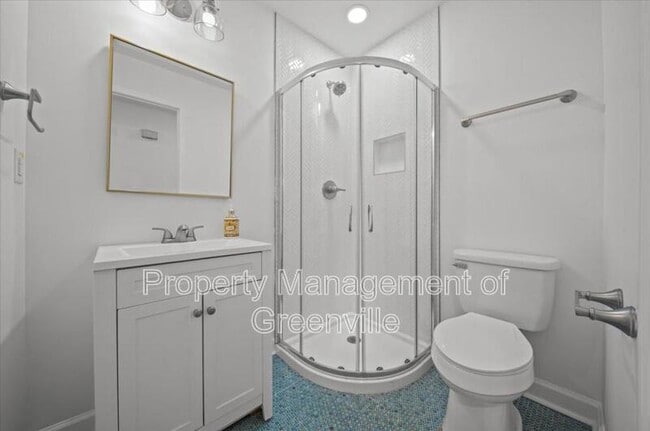 Building Photo - 304 Robin Hood Rd