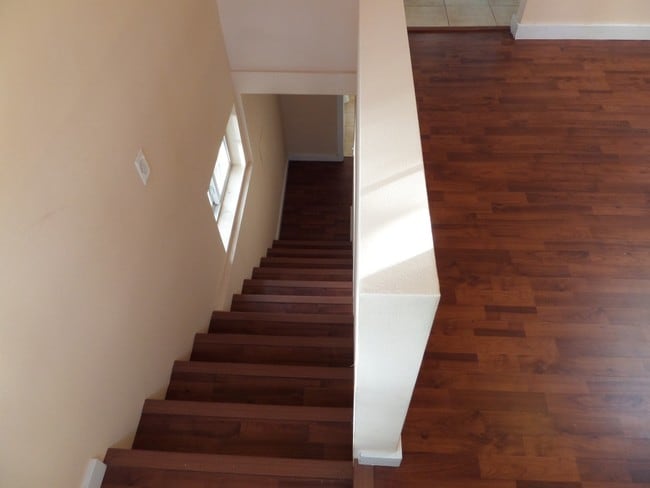 Building Photo - Super Cute & Renovated 3-Bedroom Cottage i...