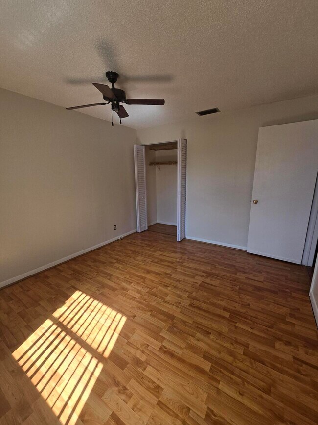 Building Photo - 10710 La Placida Dr