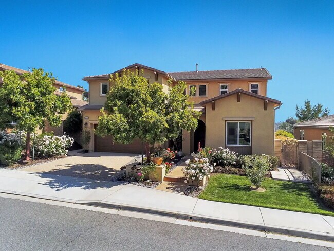 Building Photo - Immaculate 5-Bedroom Executive Home in Desirable Plum Canyon