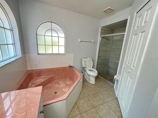 Building Photo - 1098 Seagate Dr W