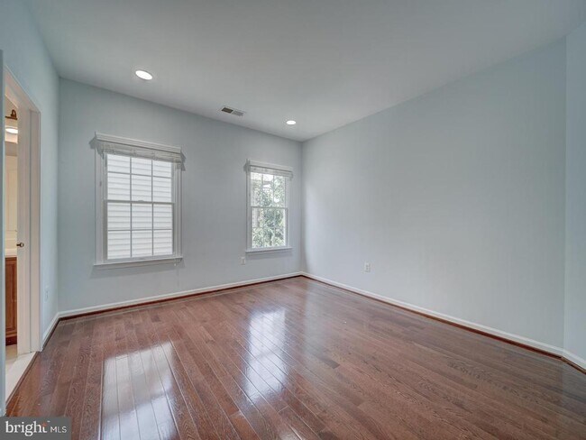 Building Photo - 43320 Barnstead Dr