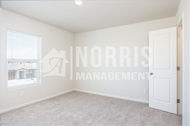 Building Photo - MOVE-IN SPECIAL: Large Home in Coolidge