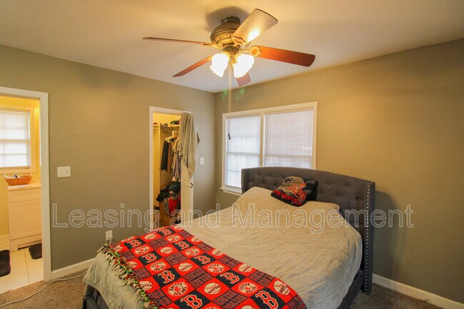 Building Photo - 1709 Mulmar St