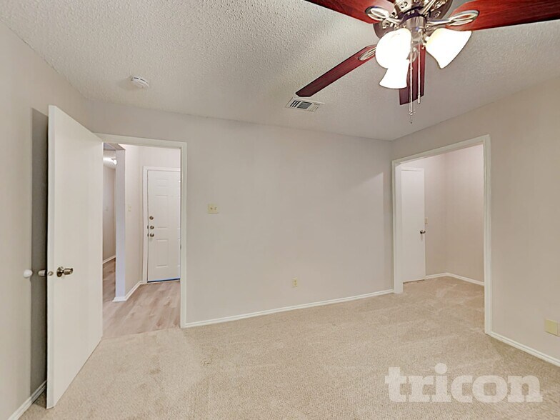 Building Photo - 802 Wind Brooke Dr