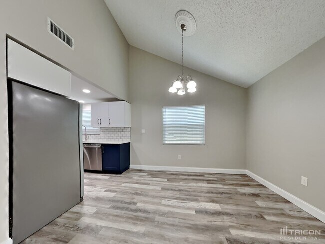 Building Photo - 4356 S Lockwood Ridge Rd