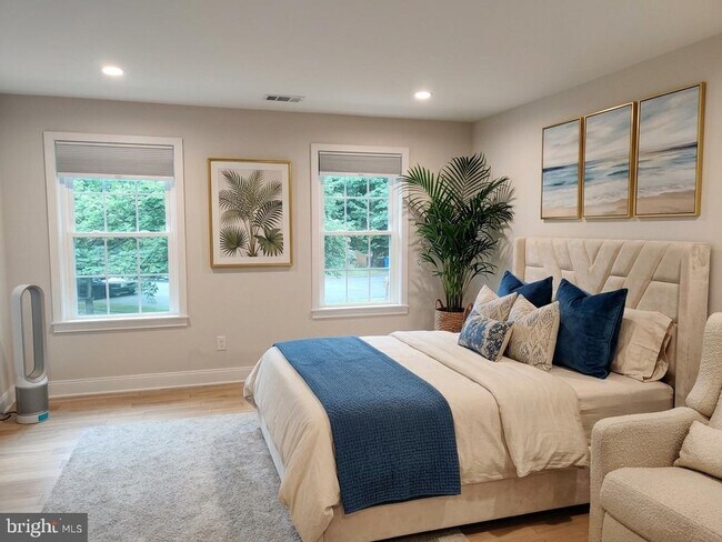 Building Photo - 9051 Laurel Hill Ct