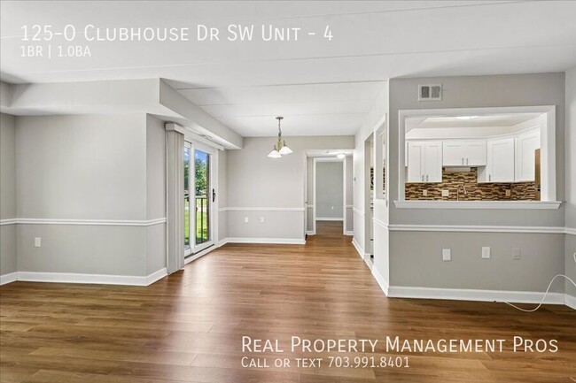 Building Photo - 125 Clubhouse Dr SW