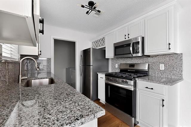 Building Photo - 2864 Hampshire Ln