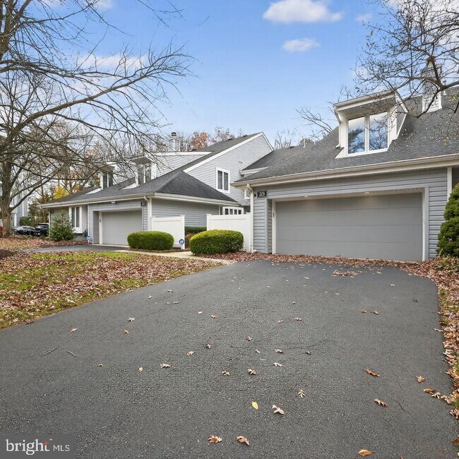 Building Photo - 203 Sunshine Lakes Dr